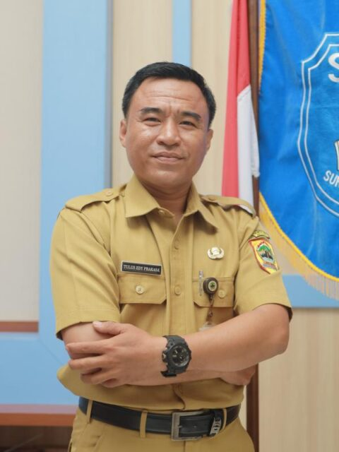 Tenaga pendidik SMA Negeri 8 Surakarta